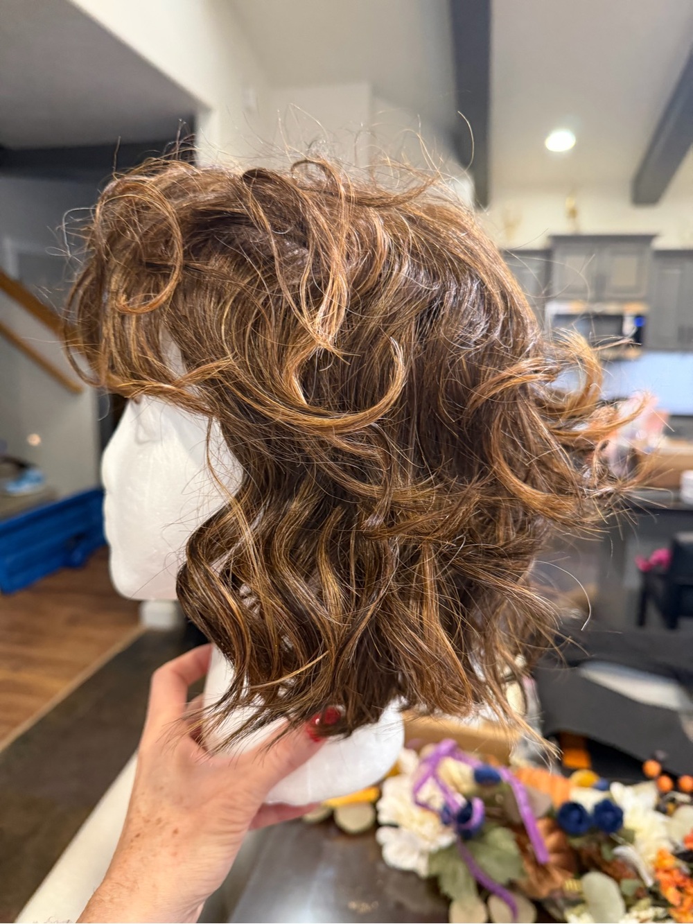 Hairdo Brown Wavy Short Wig - Natural Chestnut Highlights